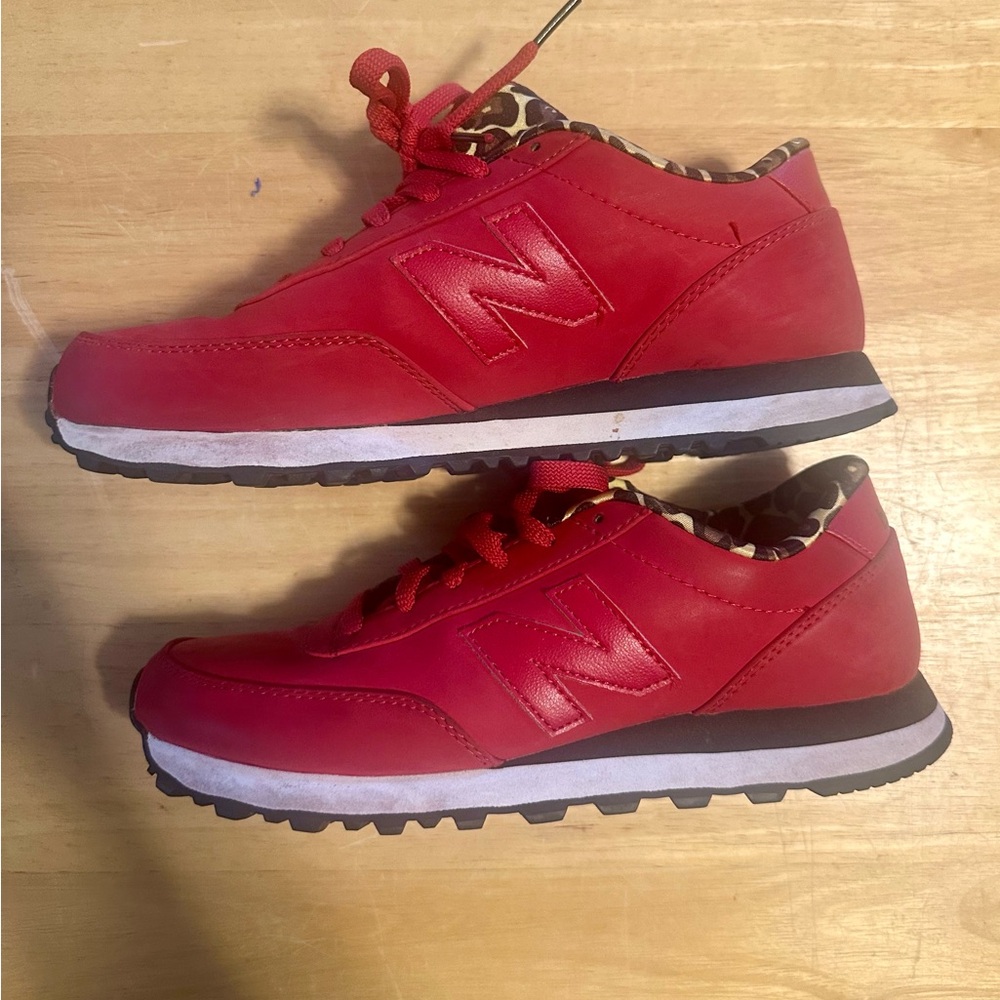 New Balance Black and Red Sneakers, size 7.5
